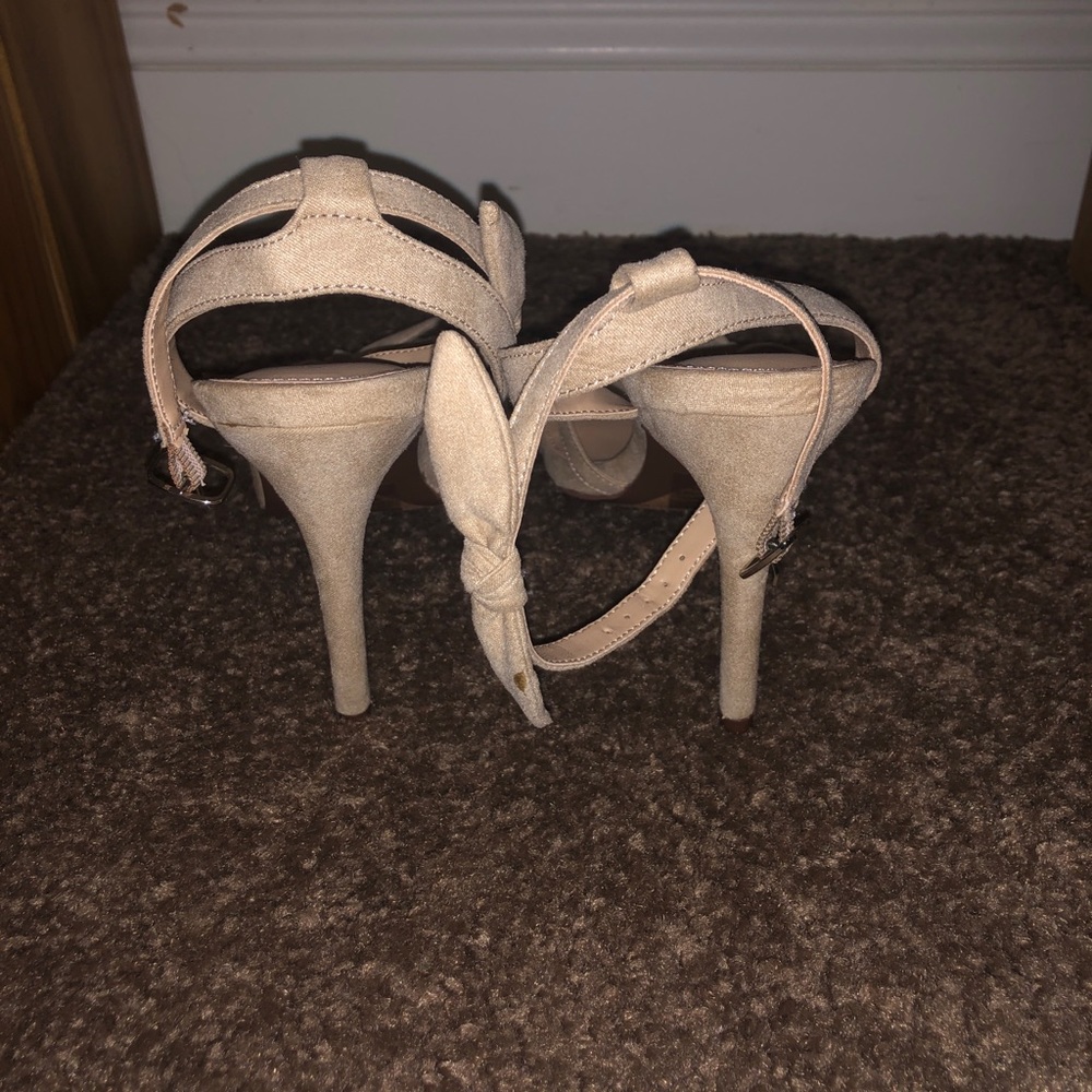 Heels - Picture 3 of 3